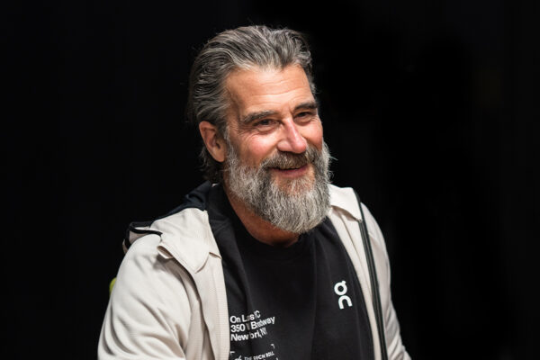 Alex Hutchinson_Ep898____Carousel_910x607-14