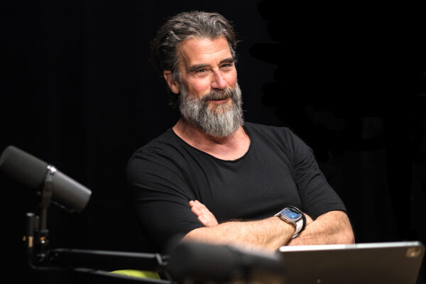 DAN HARRIS_Ep904____Carousel_910x607-13