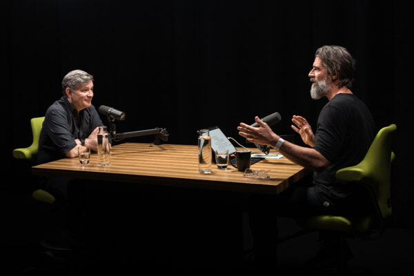 DAN HARRIS_Ep904____Carousel_910x607-14