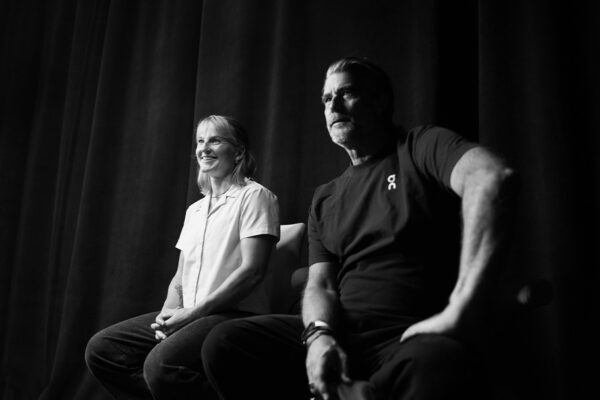 EMILY HARRINGTON_Ep940____Carausel_910x607-2