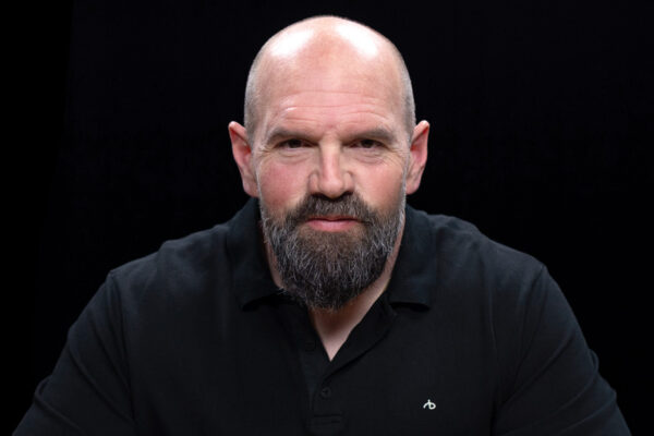 ETHAN SUPLEE_Ep918____Carousel_910x607-5