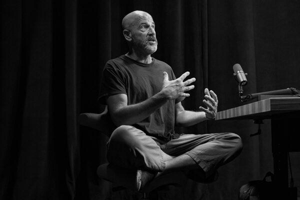 JAMES FREY_Ep930____Carousel_910x607-7