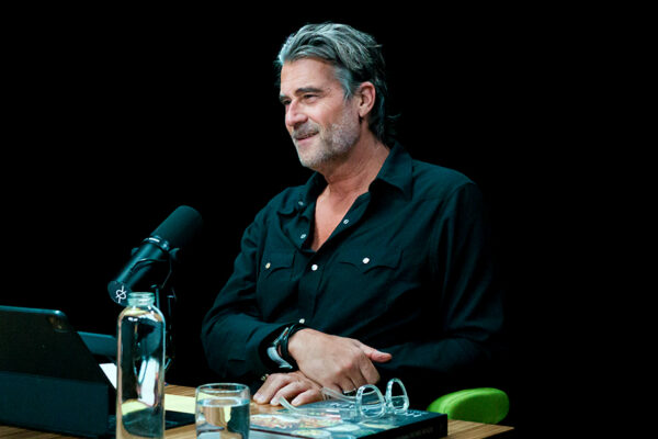 JOANNE MOLINARO_Ep942____Carousel_910x607-11