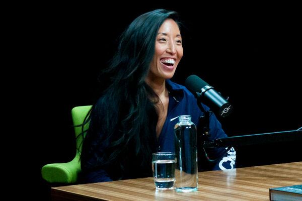 JOANNE MOLINARO_Ep942____Carousel_910x607-14