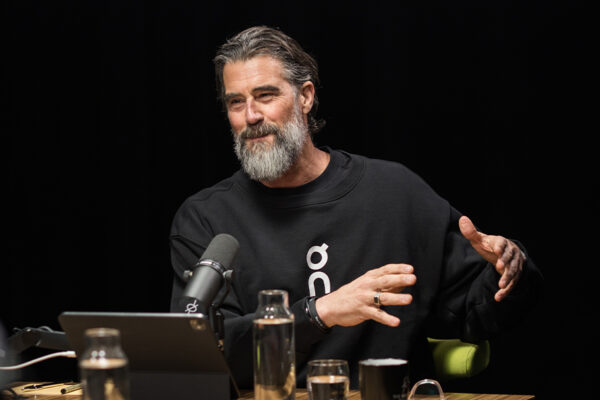 KATE COURTNEY_Ep907____Carousel_910x607-11