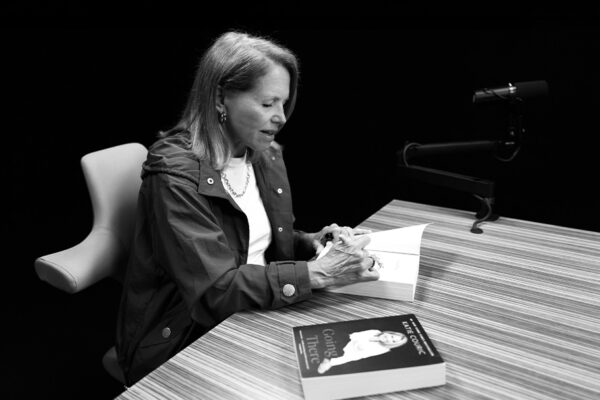 KATIE COURIC_Ep949____Carausel_910x607-2