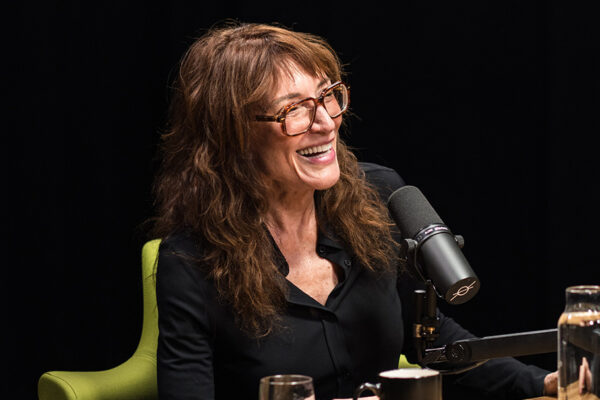 Kurt Sutter & Katey Sagal_Ep902____Carousel_910x607-9