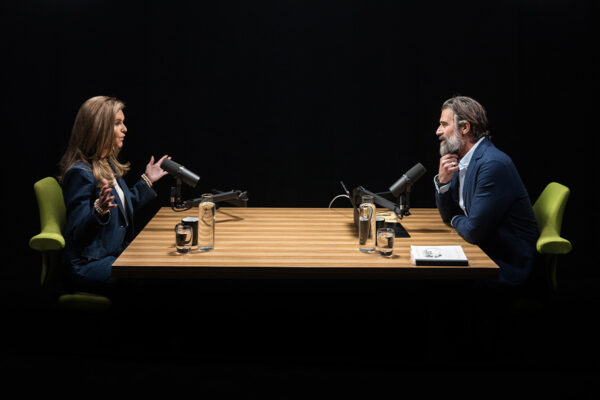 Maria Shriver_Ep900____Carousel_910x607-4