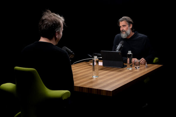 MIKE BIRBIGLIA_Ep912____Carousel_910x607-6