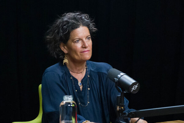 MINDY PELZ_Ep926____Carausel_910x607-4