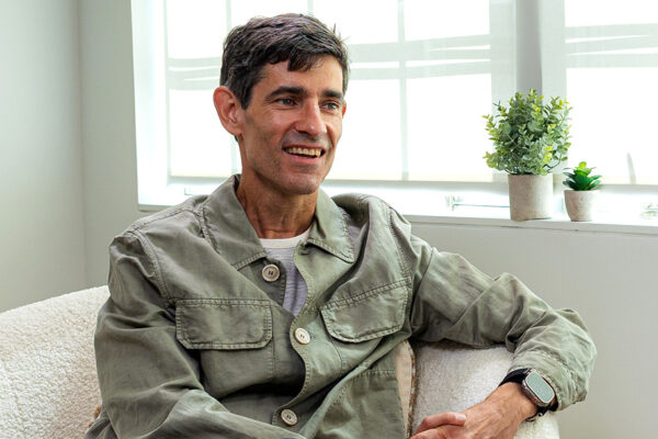 NICK THOMPSON_Ep943____Carousel_910x607-6