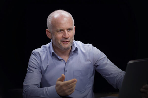 OLIVER BURKEMAN_Ep951____Carausel_910x607-6