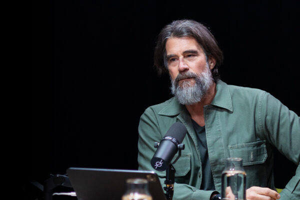 PAUL HAWKEN_Ep908____Carausel_910x607_3